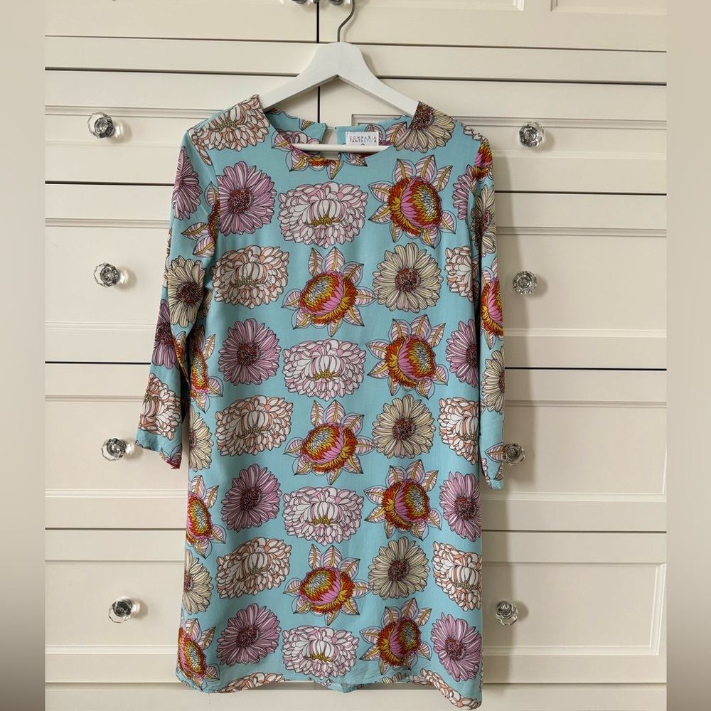 FLASHBACK TO THE PAST FUN FLORAL DRESS WITH BLUE BACKGROUND , SIZE SMALL